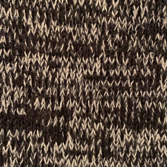 ONLY brand sweater with delicate embroidery on shoulders - Picture 4 of 6